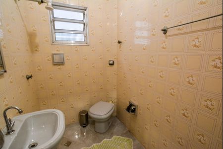 Casa à venda com 241m², 3 quartos e 3 vagasBanheiro de serviço