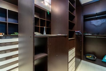 Apartamento à venda com 267m², 3 quartos e 3 vagasCloset da Suíte 1