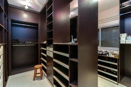 Apartamento à venda com 267m², 3 quartos e 3 vagasCloset da Suíte 1