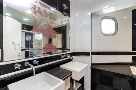 Apartamento à venda com 267m², 3 quartos e 3 vagasBanheiro da Suíte 1