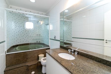Apartamento à venda com 267m², 3 quartos e 3 vagasBanheiro 3
