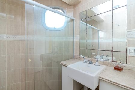 Apartamento à venda com 267m², 3 quartos e 3 vagasBanheiro da Suíte 2
