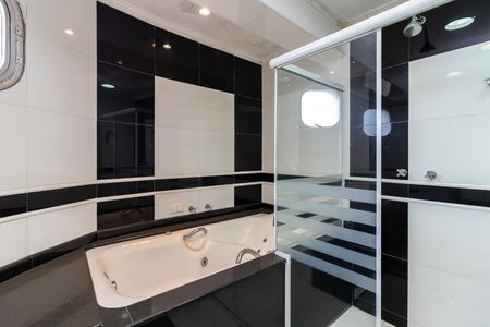 Apartamento à venda com 267m², 3 quartos e 3 vagasBanheiro da Suíte 1