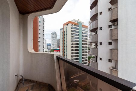 Apartamento à venda com 267m², 3 quartos e 3 vagasVaranda da Suíte 1