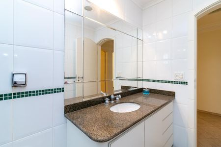 Apartamento à venda com 267m², 3 quartos e 3 vagasBanheiro 3