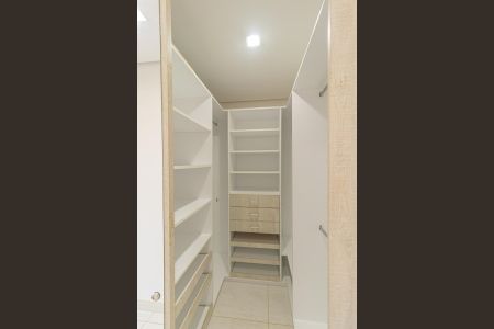 Apartamento para alugar com 146m², 3 quartos e 3 vagasCloset da suíte