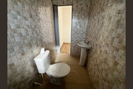 Banheiro de casa para alugar com 0 quarto, 30m² em Conjunto Promorar Estrada da Parada, São Paulo
