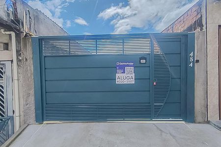 Casa para alugar com 130m², 2 quartos e 1 vaga Casa para alugar com 130m², 2 quartos e 1 vagaFachada