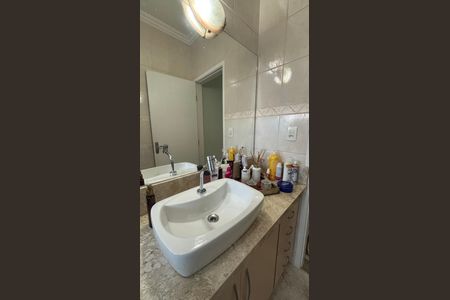 Casa à venda com 175m², 3 quartos e 2 vagasBanheiro