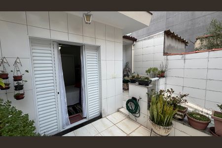 Casa à venda com 175m², 3 quartos e 2 vagasQuarto 2 Varanda