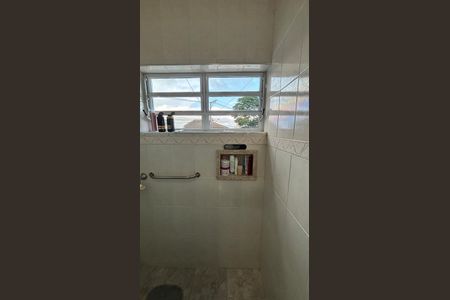 Casa à venda com 175m², 3 quartos e 2 vagasBanheiro