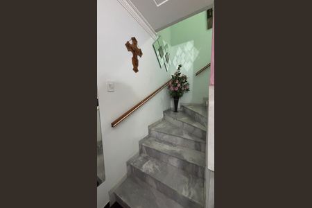 Escada de casa à venda com 3 quartos, 175m² em Vila Helena, Santo André