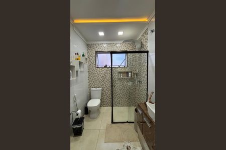Casa à venda com 175m², 3 quartos e 2 vagasBanheiro da Suíte