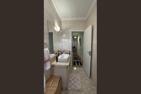 Casa à venda com 175m², 3 quartos e 2 vagasBanheiro