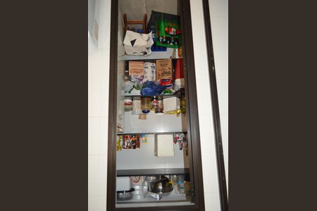 Casa de condomínio para alugar com 300m², 3 quartos e 4 vagasDispensa