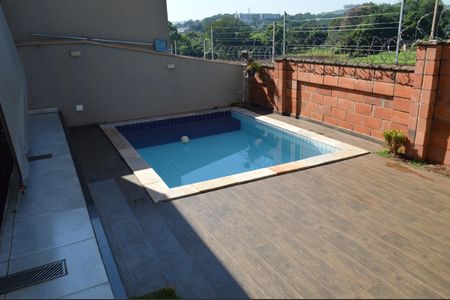 Casa de condomínio para alugar com 300m², 3 quartos e 4 vagasPiscina