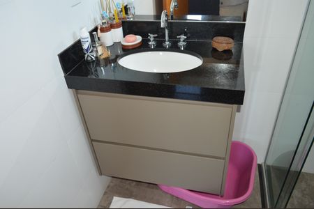 Casa de condomínio para alugar com 300m², 3 quartos e 4 vagasBanheiro da Suíte 1