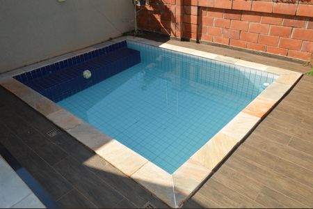 Casa de condomínio para alugar com 300m², 3 quartos e 4 vagasPiscina