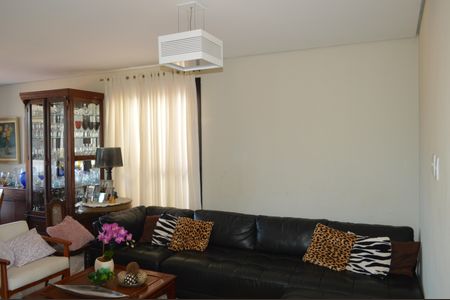 Casa de condomínio para alugar com 300m², 3 quartos e 4 vagasSala