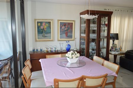 Casa de condomínio para alugar com 300m², 3 quartos e 4 vagasSala