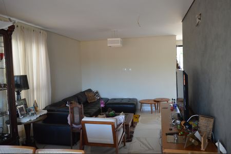 Casa de condomínio para alugar com 300m², 3 quartos e 4 vagasSala