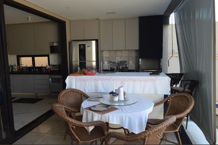 Casa de condomínio para alugar com 300m², 3 quartos e 4 vagasÁrea gourmet