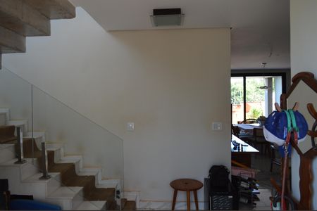 Casa de condomínio para alugar com 300m², 3 quartos e 4 vagasSala