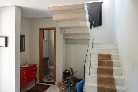 Casa de condomínio para alugar com 300m², 3 quartos e 4 vagasSala