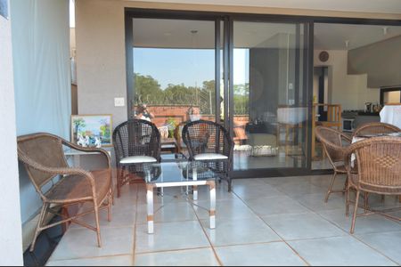 Casa de condomínio para alugar com 300m², 3 quartos e 4 vagasÁrea gourmet