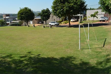 Casa de condomínio para alugar com 300m², 3 quartos e 4 vagasQuadra Esportiva