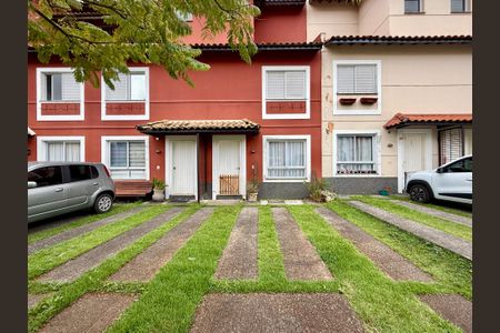 Casa de condomínio para alugar com 123m², 3 quartos e 2 vagas Casa de condomínio para alugar com 123m², 3 quartos e 2 vagasFacha Casa