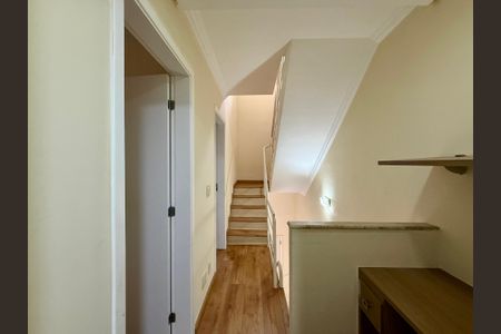 Casa de condomínio para alugar com 123m², 3 quartos e 2 vagas Casa de condomínio para alugar com 123m², 3 quartos e 2 vagasCorredor Quartos