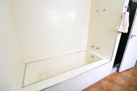 Casa à venda com 165m², 3 quartos e 2 vagasBanheiro