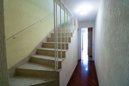 Casa à venda com 165m², 3 quartos e 2 vagasEscada
