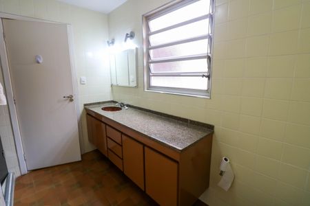 Casa à venda com 165m², 3 quartos e 2 vagasBanheiro
