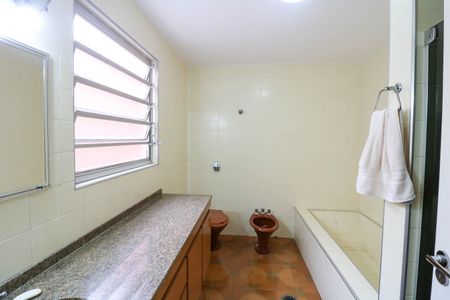 Casa à venda com 165m², 3 quartos e 2 vagasBanheiro