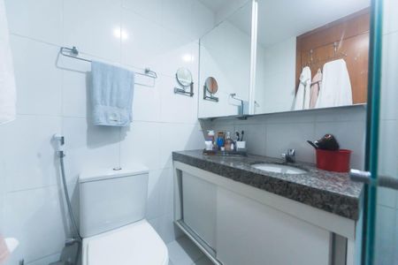 Apartamento à venda com 105m², 4 quartos e 3 vagasBanheiro suite 