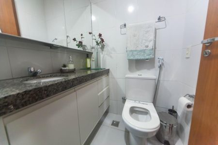 Apartamento à venda com 105m², 4 quartos e 3 vagasBanheiro Social
