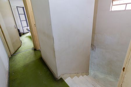 Casa à venda com 120m², 4 quartos e 2 vagasEscada