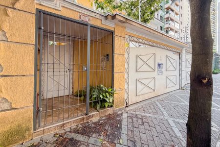 Casa para alugar com 245m², 4 quartos e 5 vagasFachada