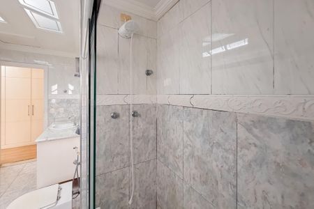 Casa para alugar com 245m², 4 quartos e 5 vagasBanheiro Corredor