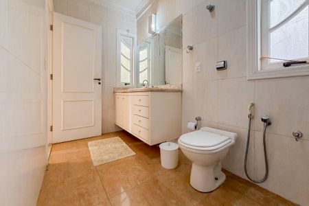 Casa para alugar com 245m², 4 quartos e 5 vagasBanheiro da Suíte