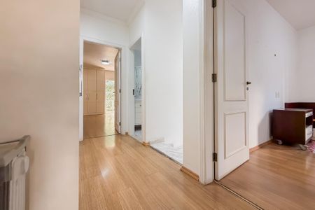 Casa para alugar com 245m², 4 quartos e 5 vagasCorredor - Piso Superior