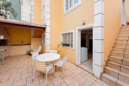 Casa para alugar com 245m², 4 quartos e 5 vagasÁrea Externa