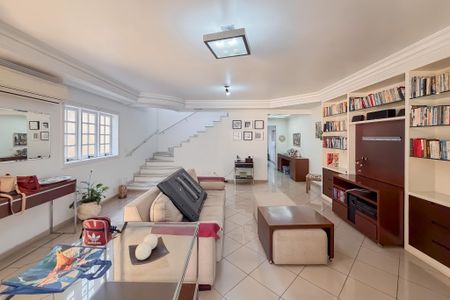 Casa para alugar com 245m², 4 quartos e 5 vagasSala