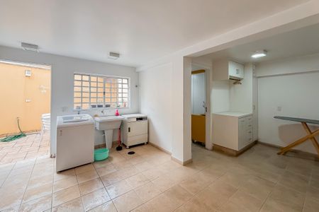 Casa para alugar com 245m², 4 quartos e 5 vagasÁrea de Serviço