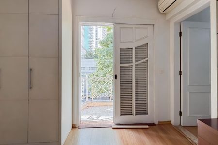 Casa para alugar com 245m², 4 quartos e 5 vagasSuíte - Varanda