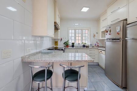 Casa para alugar com 245m², 4 quartos e 5 vagasCozinha