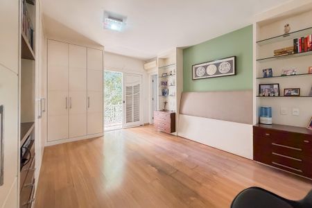 Casa para alugar com 245m², 4 quartos e 5 vagasSuíte