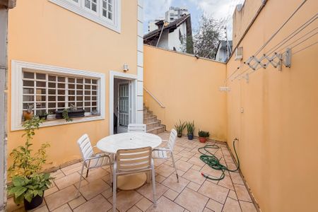 Casa para alugar com 245m², 4 quartos e 5 vagasÁrea Externa